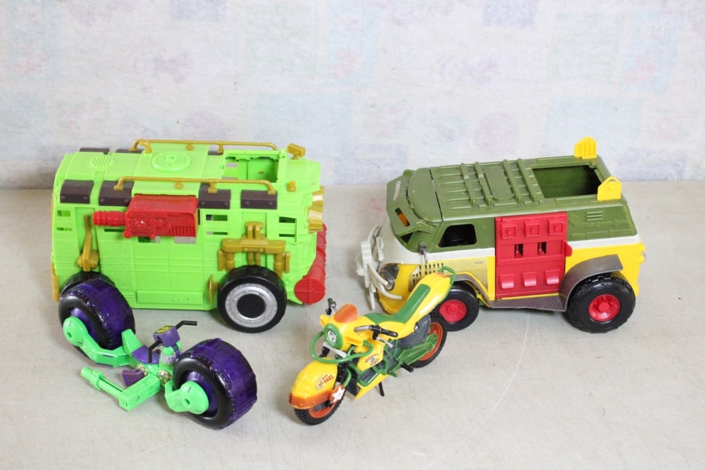 4 Teenage Mutant Turtles Vehicles: 4 Teenage Mutant Turtles Vehicles - 2 Trucks and 2 Motorcycles. Lot Size 17" x 16" x 12". 4 Lbs. All information and photos, which are part of the description, are intended to be as accurate as
