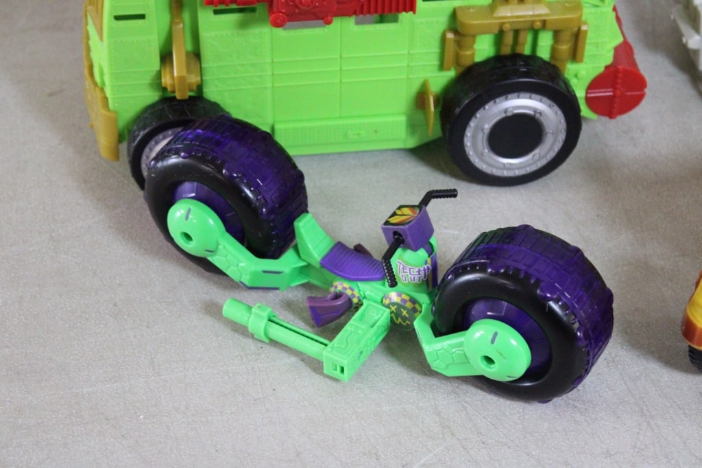4 Teenage Mutant Turtles Vehicles - 2