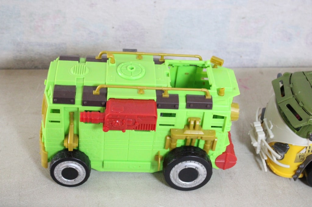 4 Teenage Mutant Turtles Vehicles - 6