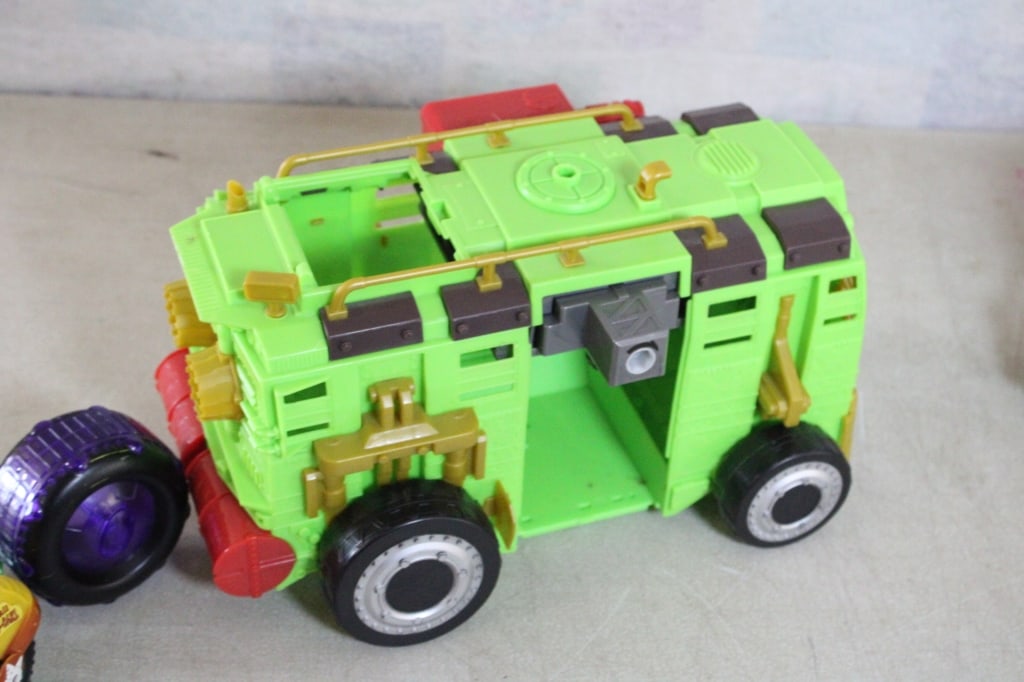 4 Teenage Mutant Turtles Vehicles - 8
