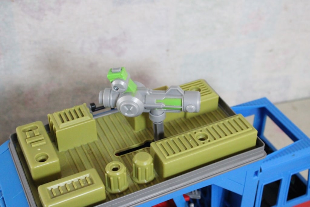 Ben 10 Rust Bucket Play Set RV Transformer - 13