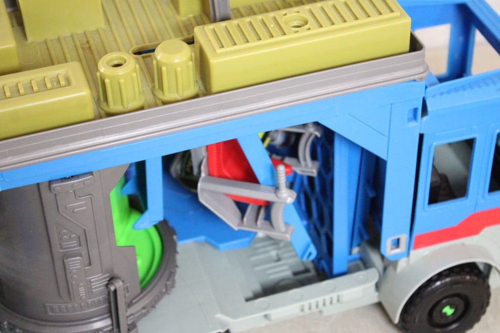 Ben 10 Rust Bucket Play Set RV Transformer - 14