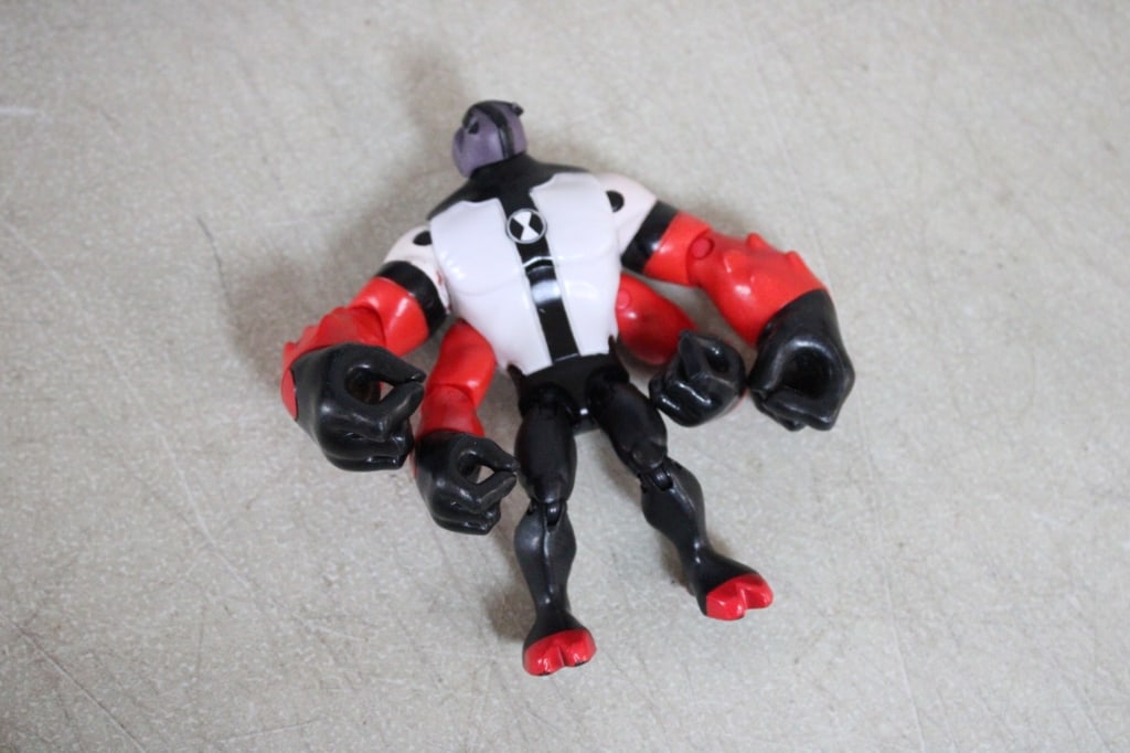 Ben 10 Rust Bucket Play Set RV Transformer - 6