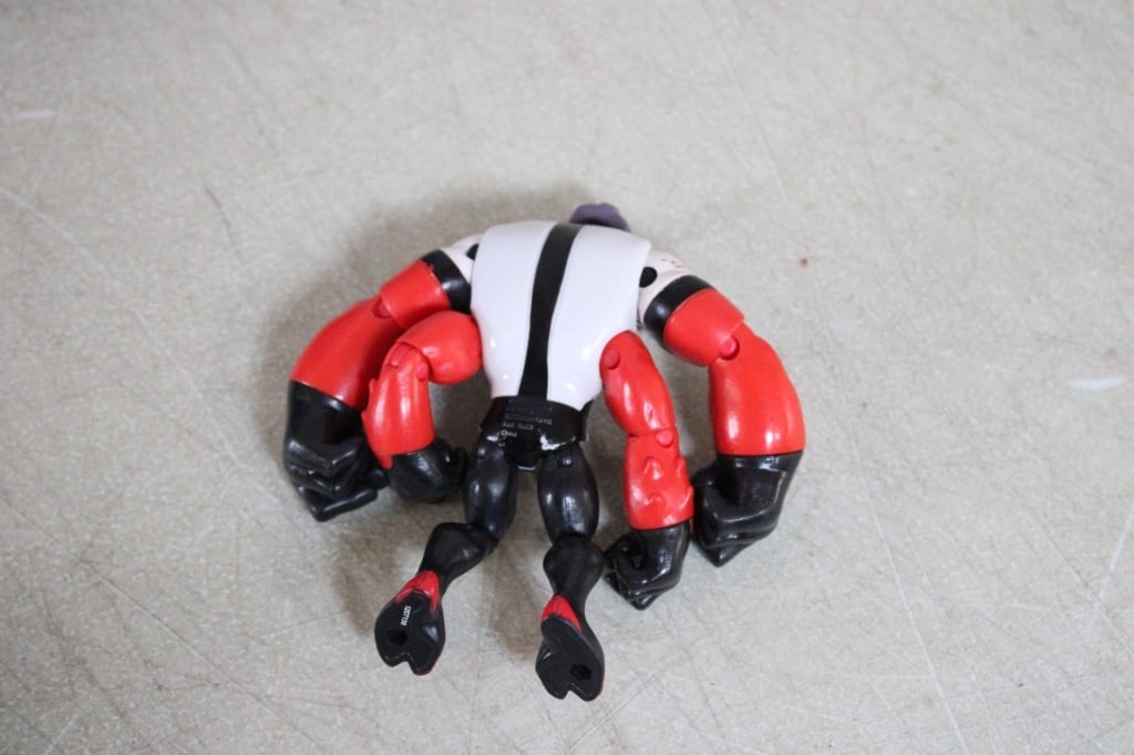 Ben 10 Rust Bucket Play Set RV Transformer - 8