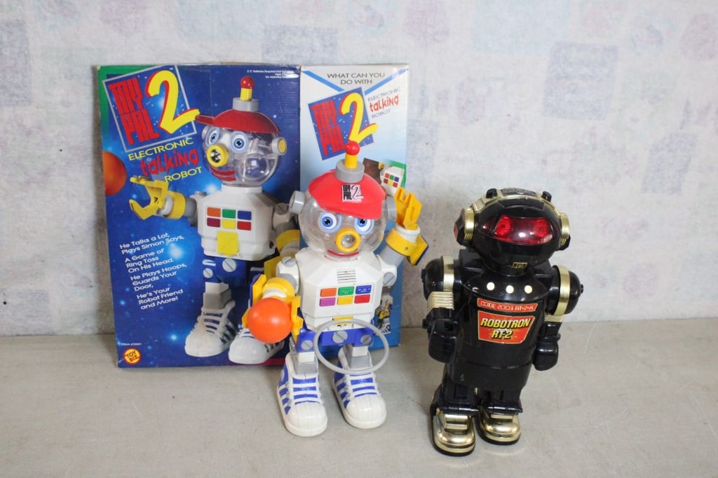 My Pal 2 Talking Robot & Robotron Robot RT2 (1 of 18)