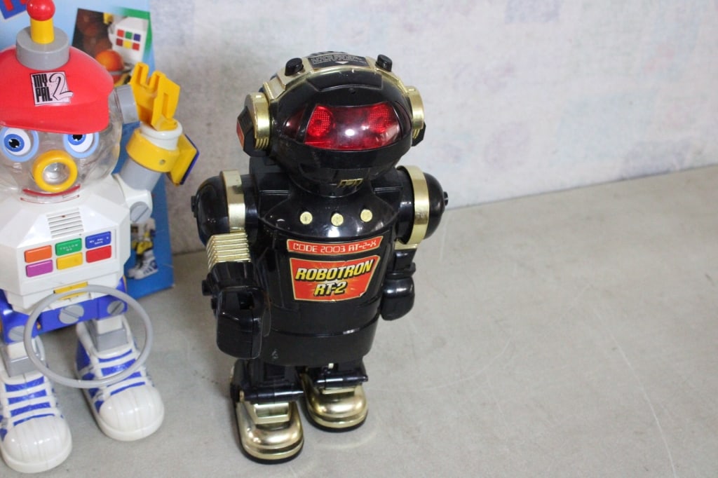 My Pal 2 Talking Robot & Robotron Robot RT2 - 4
