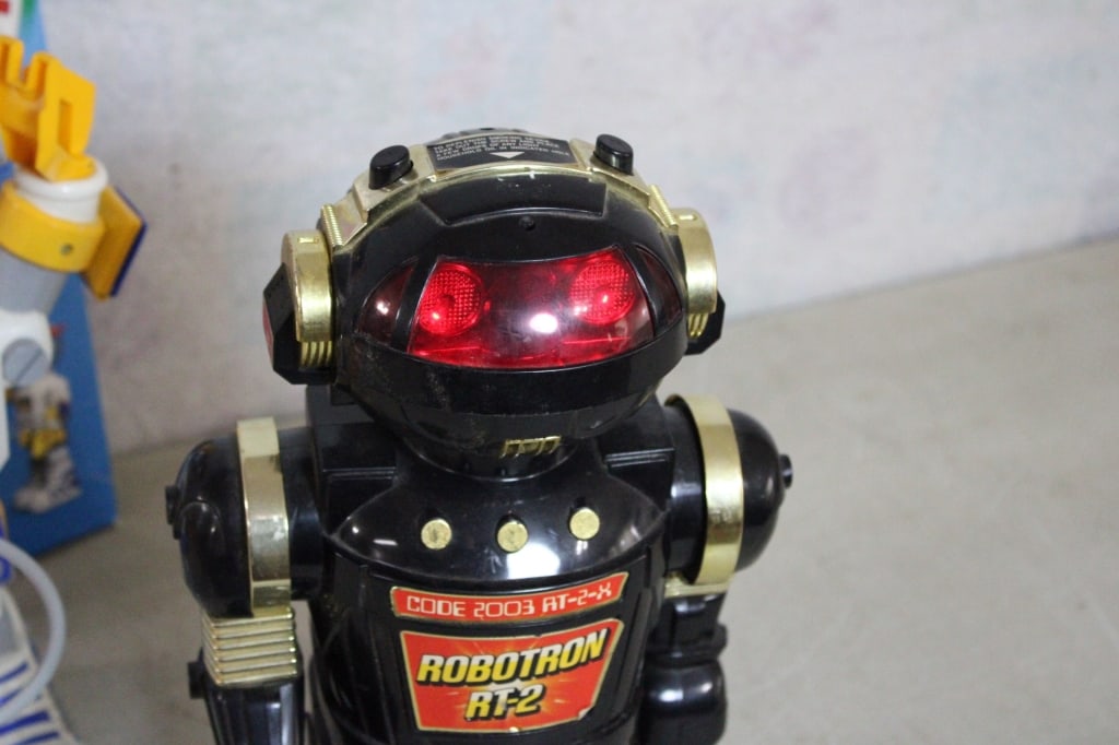 My Pal 2 Talking Robot & Robotron Robot RT2 - 8