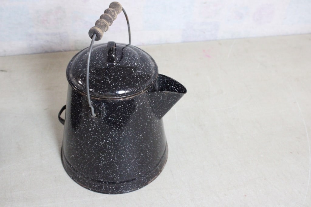 2 Graniteware Cowboy Campfire Coffee Pots - 11