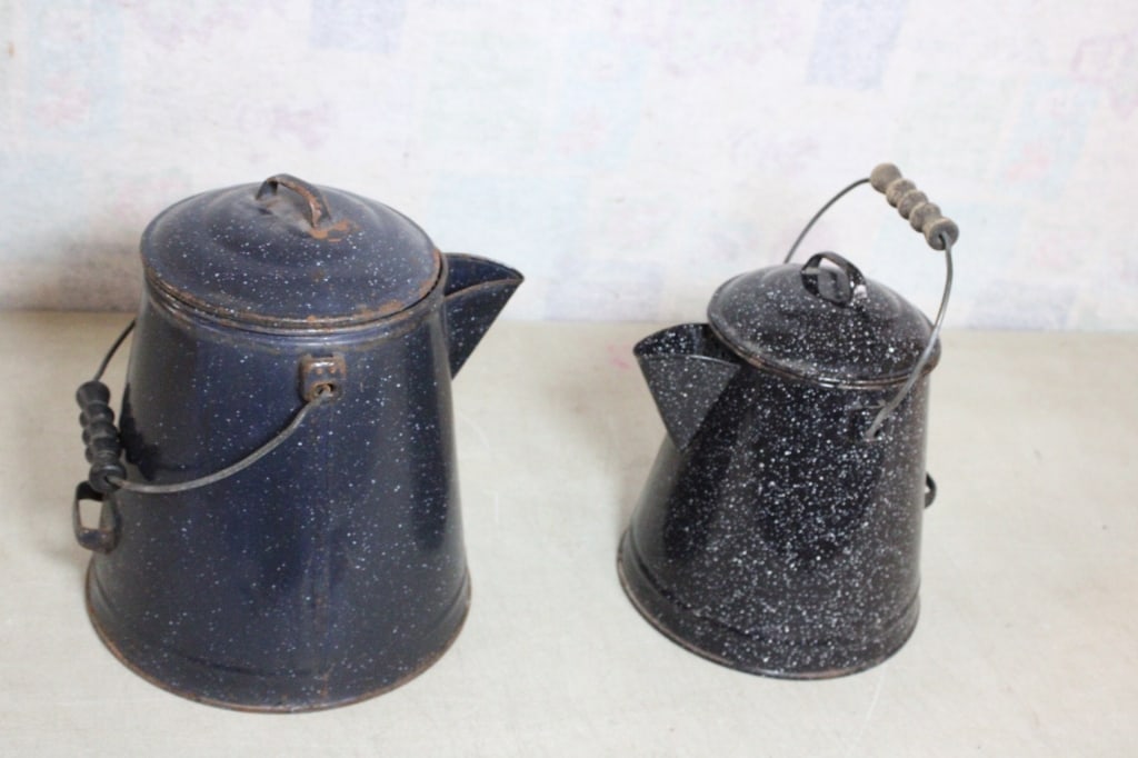 2 Graniteware Cowboy Campfire Coffee Pots: 2 Graniteware Cowboy Campfire Coffee Pots - Lot Size 21" x 13" x 11". 6 Lbs. All information and photos, which are part of the description, are intended to be as accurate as possible, but errors are
