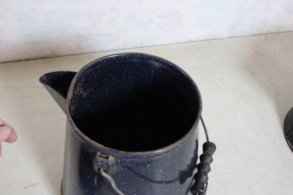 2 Graniteware Cowboy Campfire Coffee Pots - 7