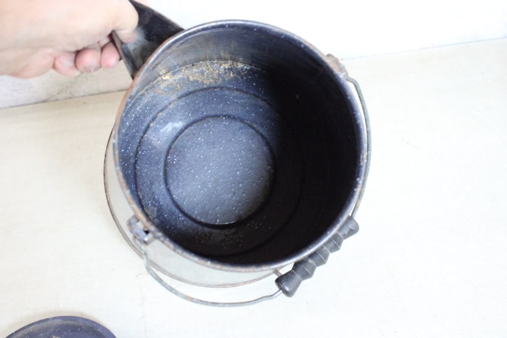 2 Graniteware Cowboy Campfire Coffee Pots - 8