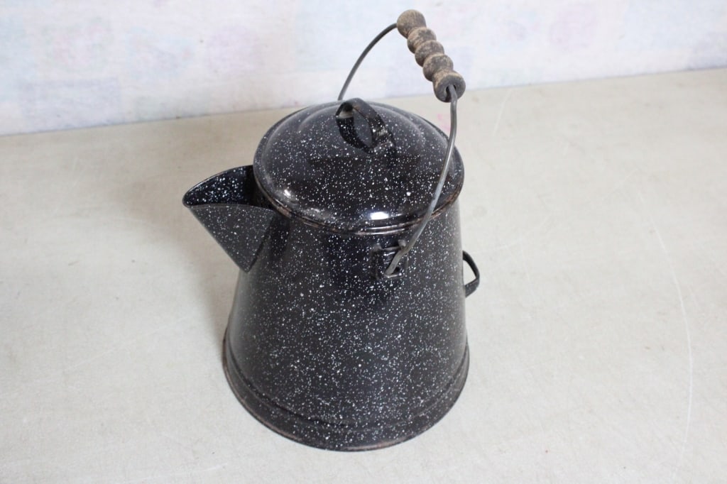 2 Graniteware Cowboy Campfire Coffee Pots - 9