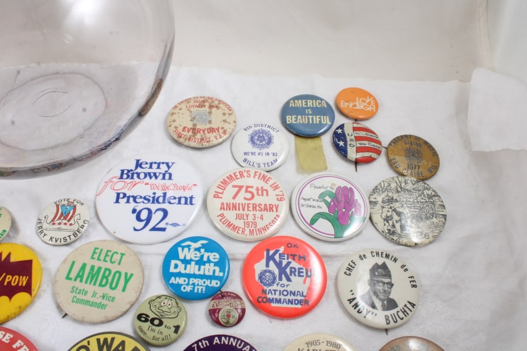 Vintage Fish Bowl & Advertising Pinbacks - 15
