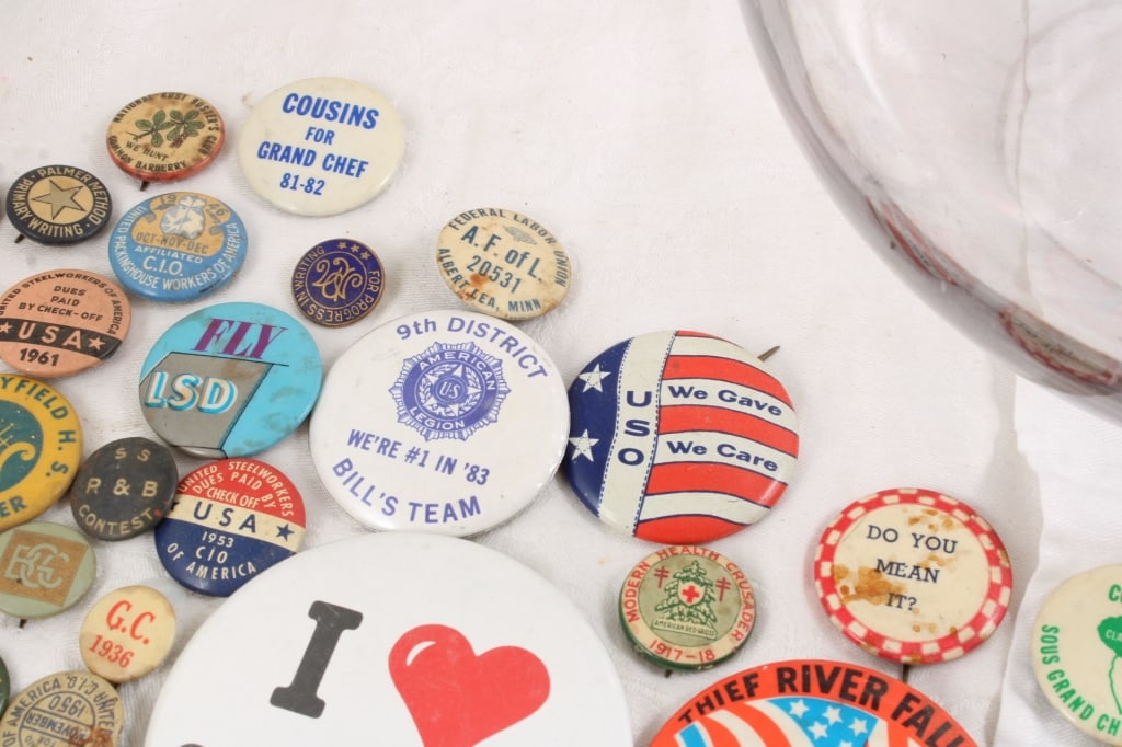 Vintage Fish Bowl & Advertising Pinbacks - 9