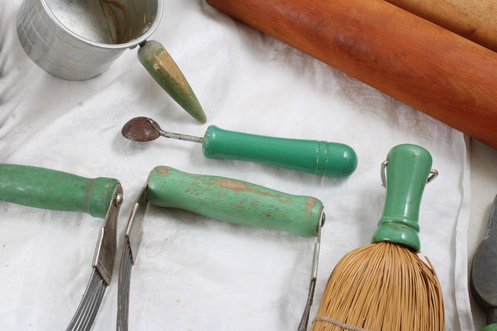 Antique Green Handle Kitchen Utensils - 8