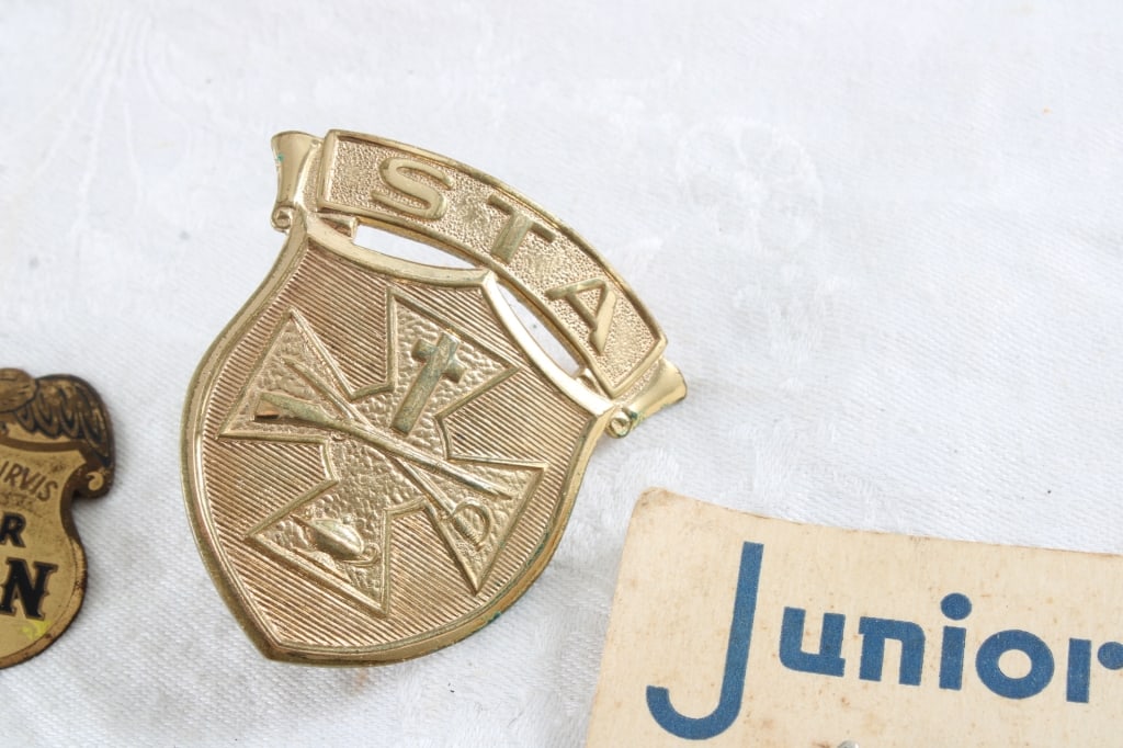 6 1950s Badges -Melvin Purvis Junior G-Man & More - 8