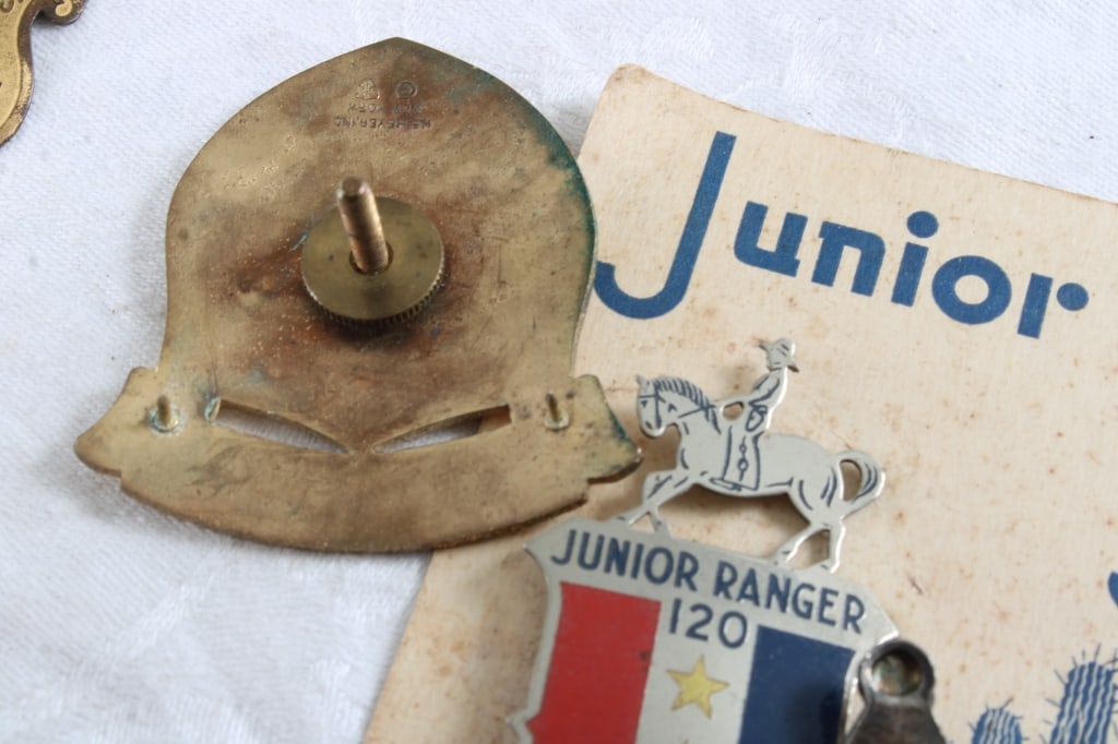 6 1950s Badges -Melvin Purvis Junior G-Man & More - 9