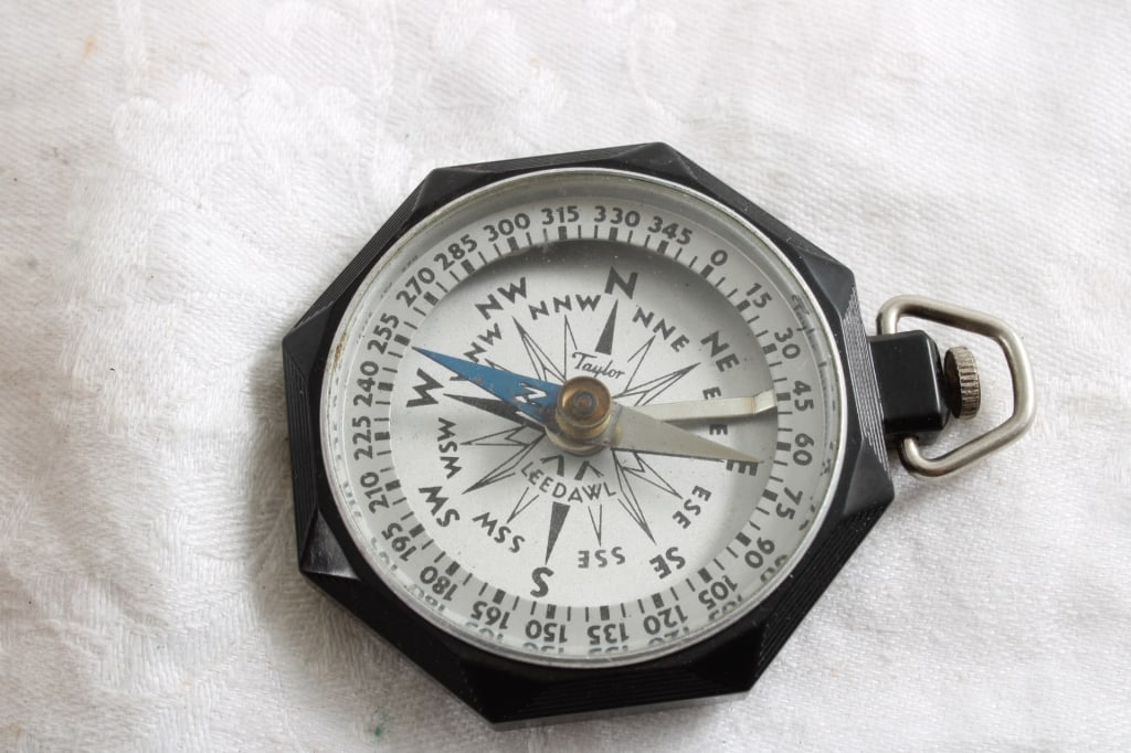 Military, Leedawl & Key Chain Compasses - 11