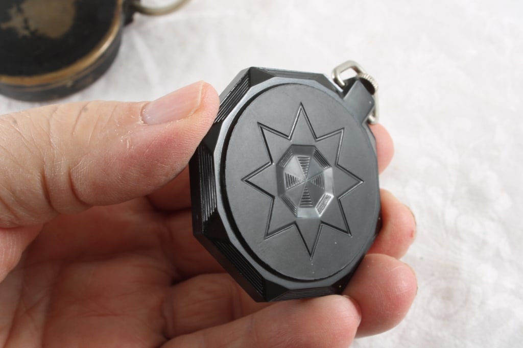 Military, Leedawl & Key Chain Compasses - 12