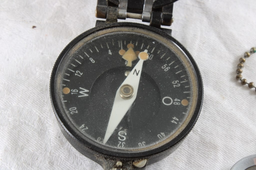Military, Leedawl & Key Chain Compasses - 2