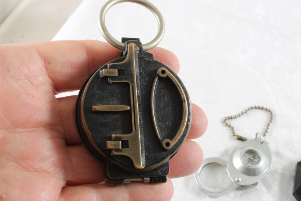 Military, Leedawl & Key Chain Compasses - 8