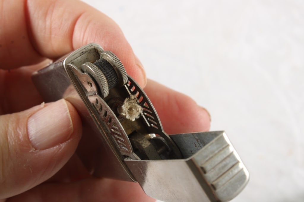 1984 Embossed Zippo & Allied Van Lines Lighters - 8