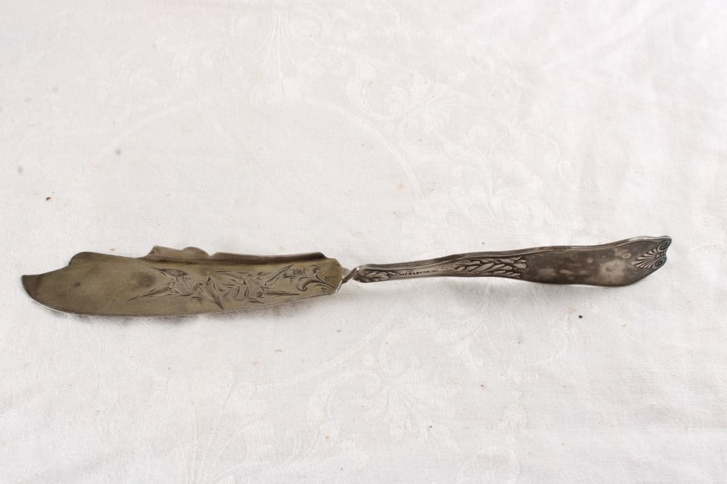 RM&S Sterling Silver Ca. 1896 Ornate Butter Knife: RM&S Sterling Silver Ca. 1896 Ornate Butter Knife - 37.5 Grams. Lot Size 8" x 1" x 1". .5 Lb. All information and photos, which are part of the description, are intended to be as accurate as