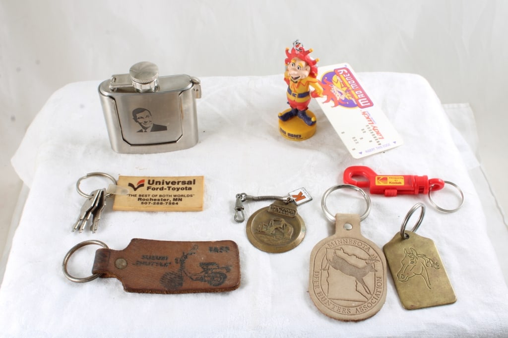 Carroo Flask Belt Buckle, 6 Key Chains & Watch Fob (1 of 17)