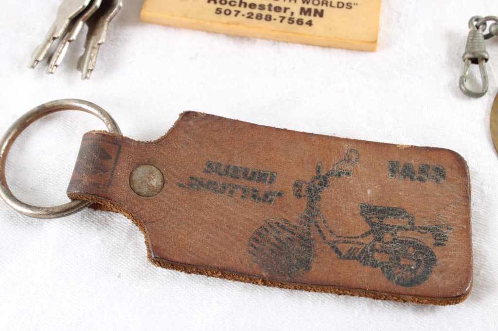 Carroo Flask Belt Buckle, 6 Key Chains & Watch Fob - 4