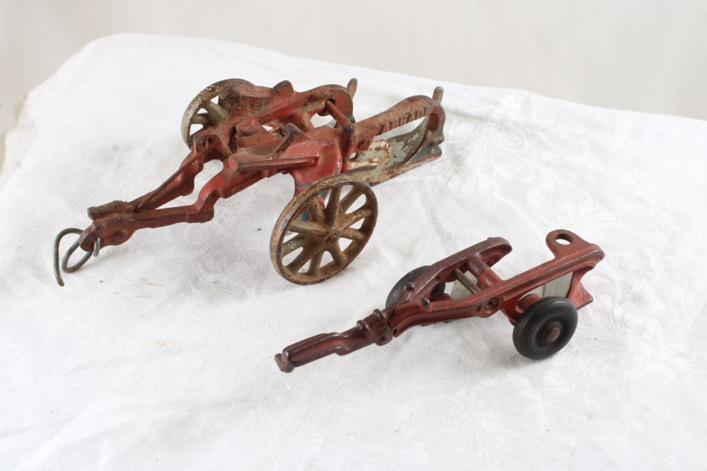 2 Arcade Cast Iron Toy Plows (1 of 13)