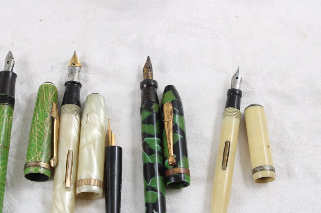Parker Big Red & Fish Pens and Mechanical Pencils - 10