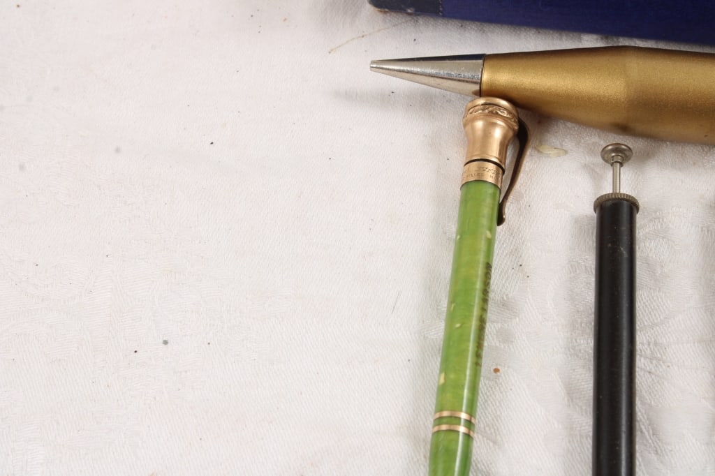 1939 New York Worlds Fair & Other Large Pencils - 6