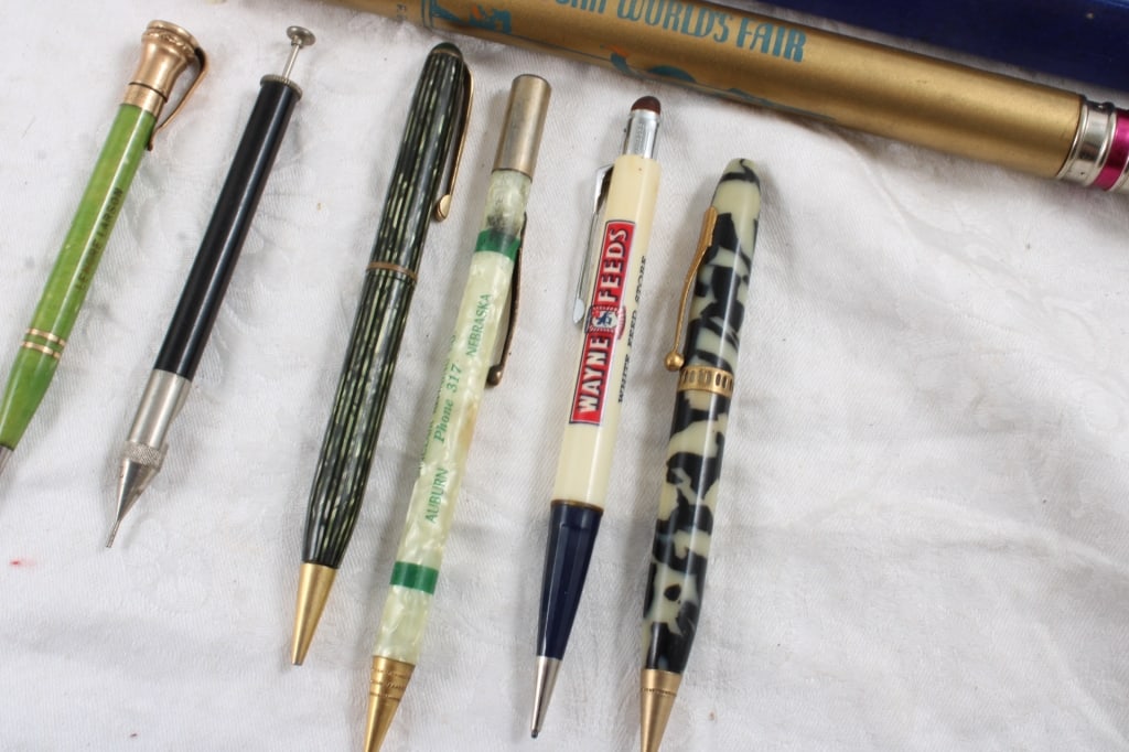 1939 New York Worlds Fair & Other Large Pencils - 8