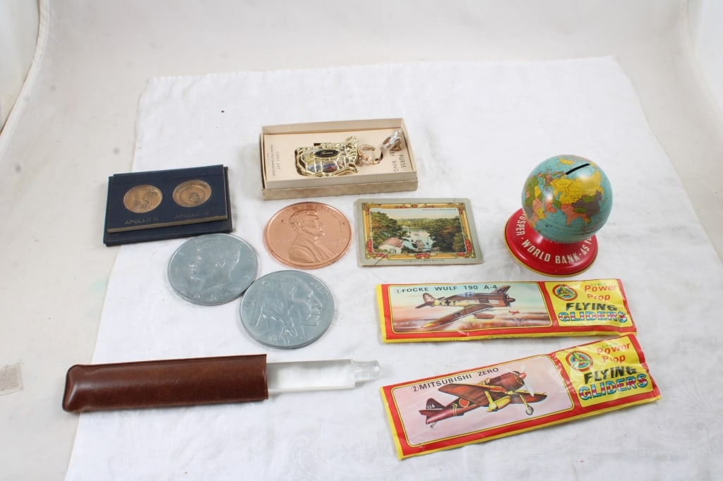 Best Toy Balsa Planes, Ohio Art Tin Bank & More (1 of 17)