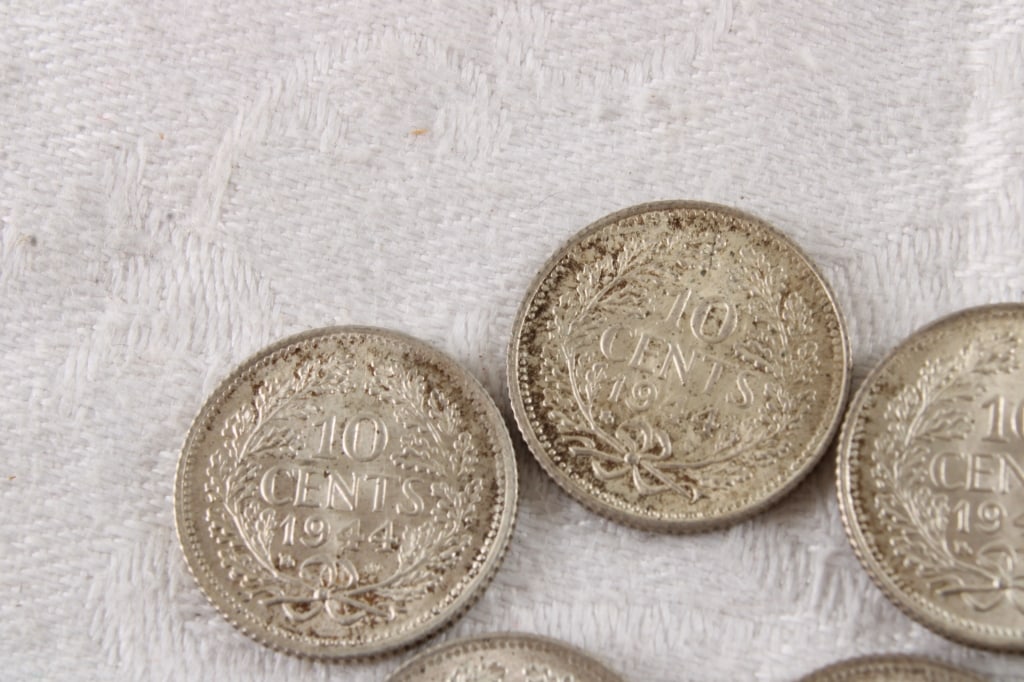 15 Netherlands 64% Silver Dimes - 10