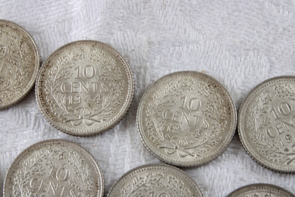 15 Netherlands 64% Silver Dimes - 12