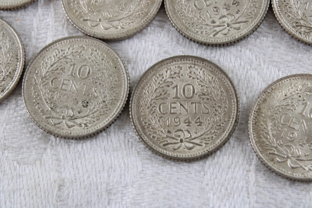 15 Netherlands 64% Silver Dimes - 13