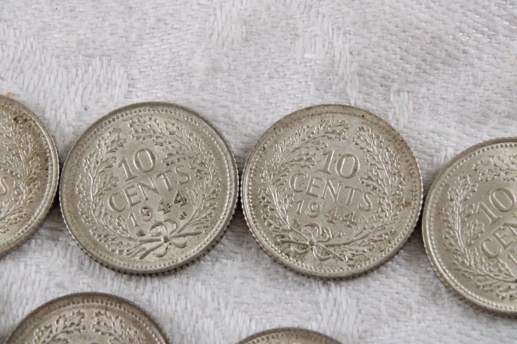 15 Netherlands 64% Silver Dimes - 14