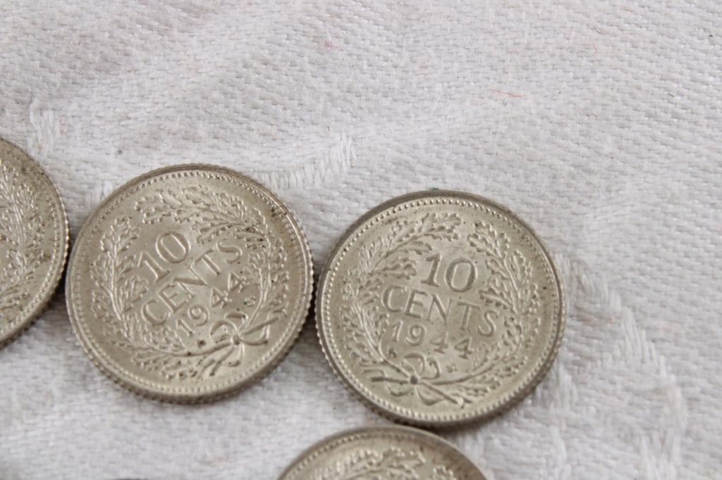 15 Netherlands 64% Silver Dimes - 16