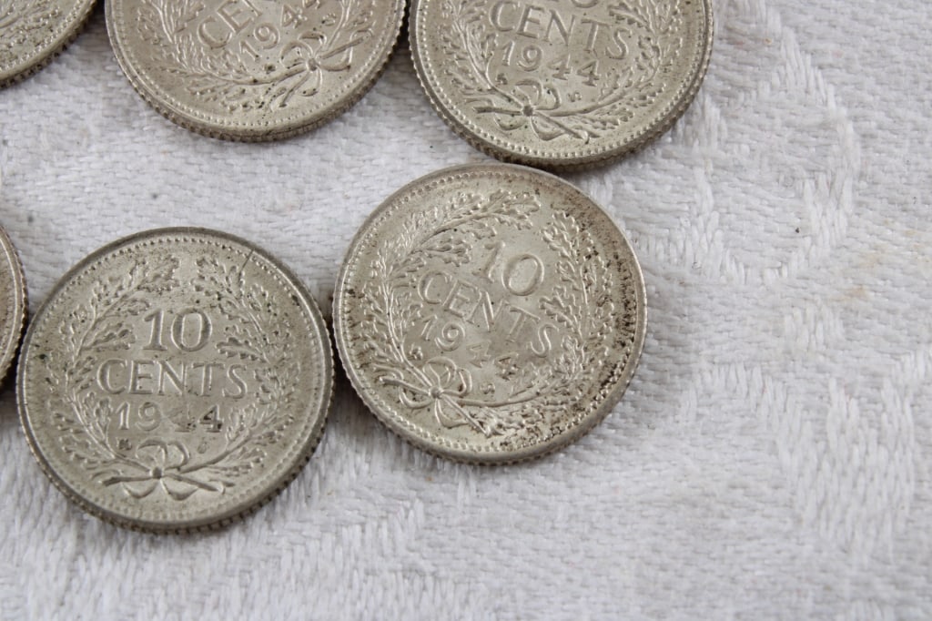 15 Netherlands 64% Silver Dimes - 17