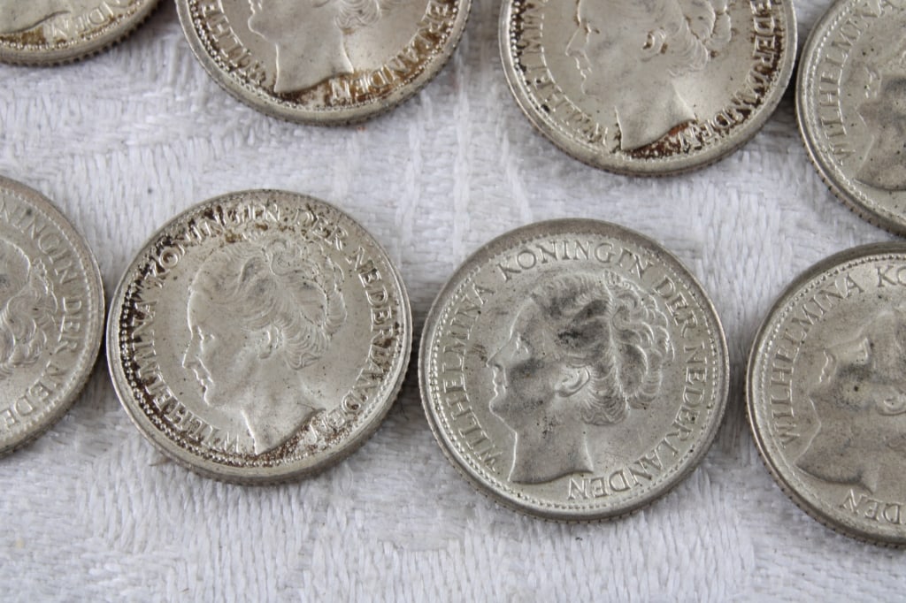 15 Netherlands 64% Silver Dimes - 6