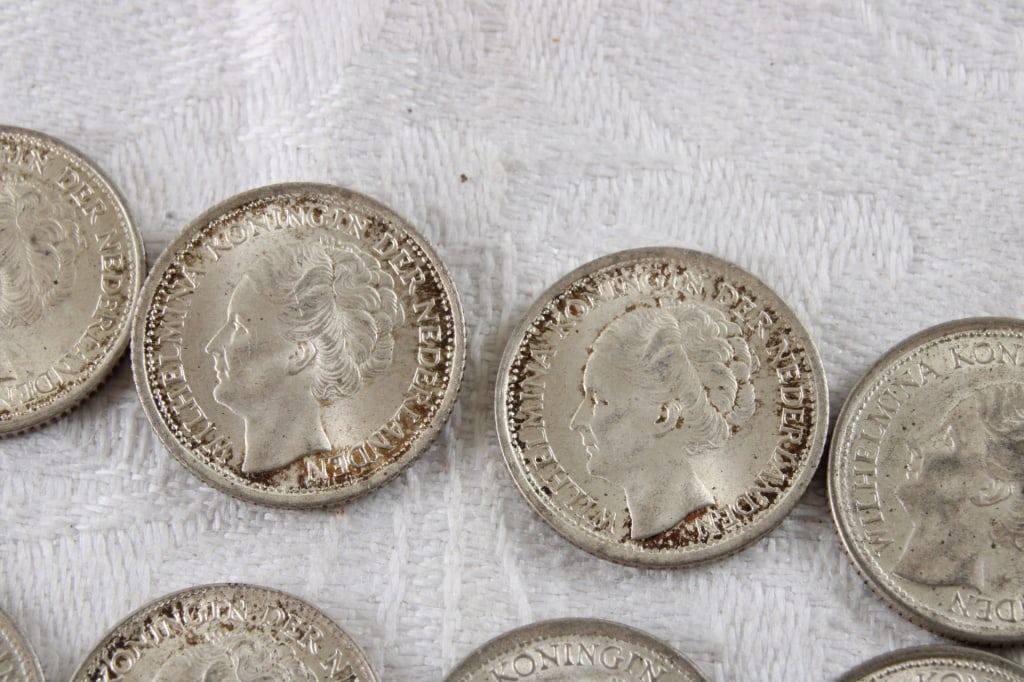 15 Netherlands 64% Silver Dimes - 7