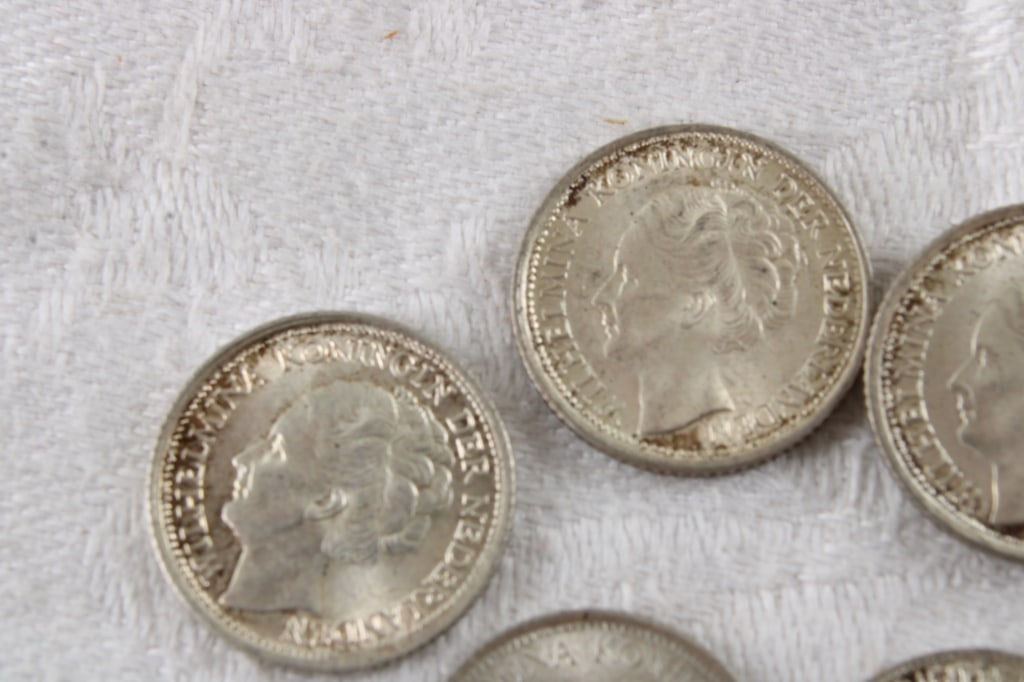 15 Netherlands 64% Silver Dimes - 8