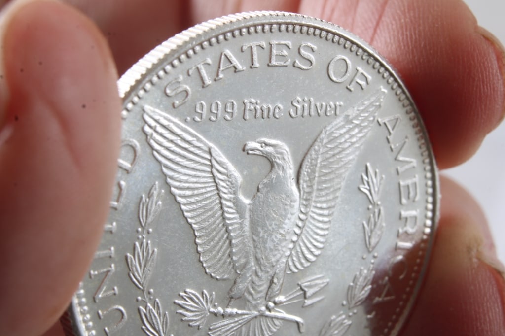 1 Troy Oz .999 Fine Silver Lady Liberty Round - 4