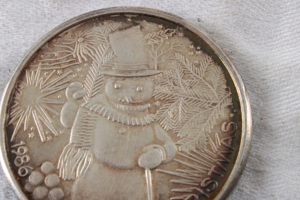 1986 Silver Christmas Round 1 Oz .999 Fine Silver - 2
