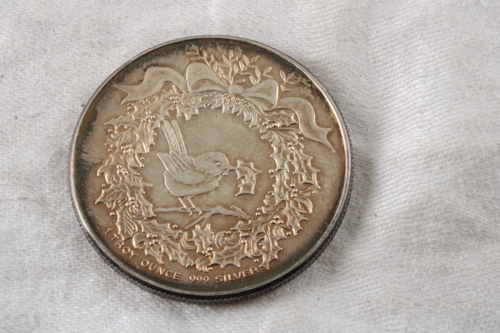 1986 Silver Christmas Round 1 Oz .999 Fine Silver - 3