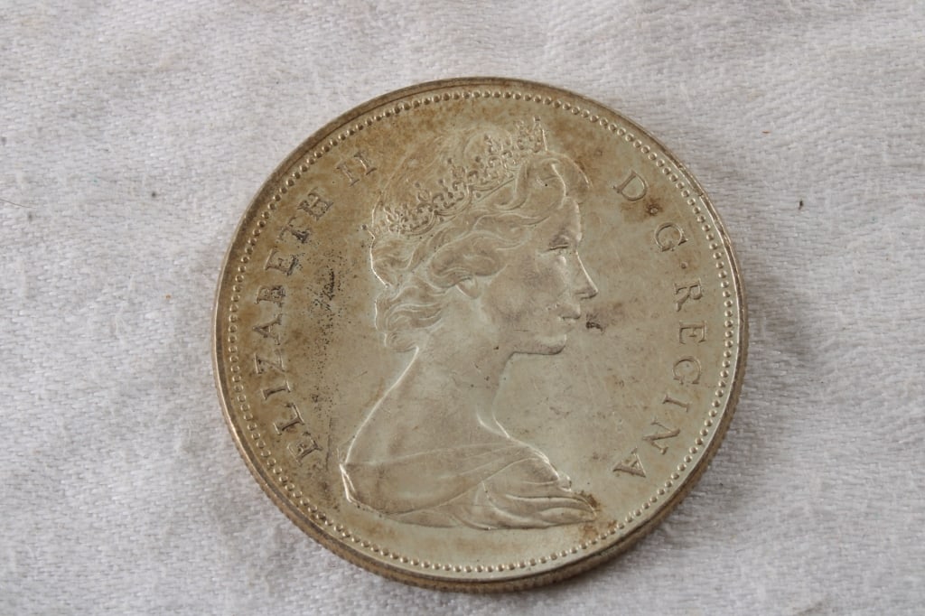 1965 Canadian 80% Silver Dollar: 1965 Canadian 80% Silver Dollar - Lot Size 2" x 2" x 1". .5 Lb. All information and photos, which are part of the description, are intended to be as accurate as possible, but errors are possible. No