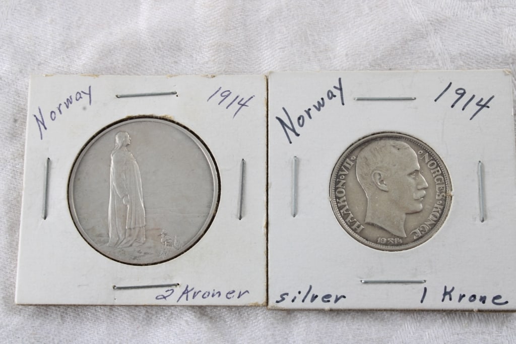 2 Norway Silver Coins: 2 Norway Silver Coins - 1914 1 Kroner, 1914 100th Anniversary 2 Kroner 90% Silver. Lot Size 2" x 2" x 1". .5 Lb. All information and photos, which are part of the description, are intended to be as