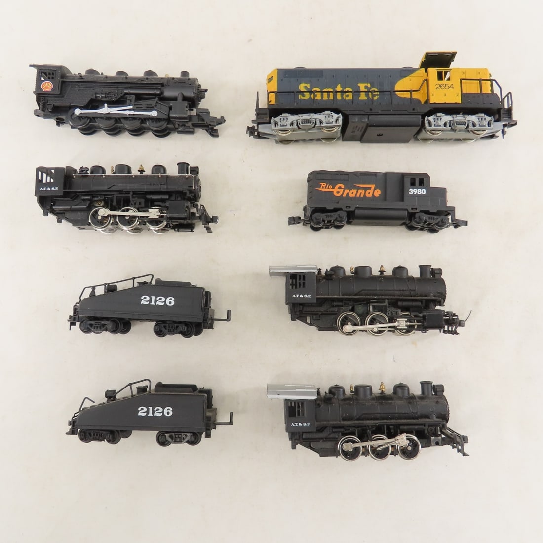 Santa Fe Engines and Loose HO Train Cars - 2