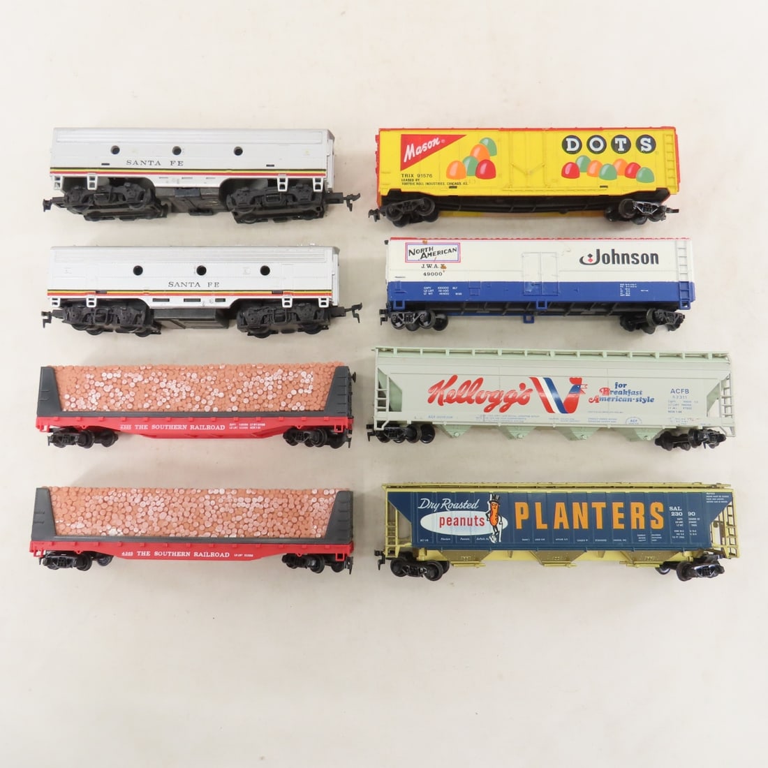 Santa Fe Engines and Loose HO Train Cars - 5